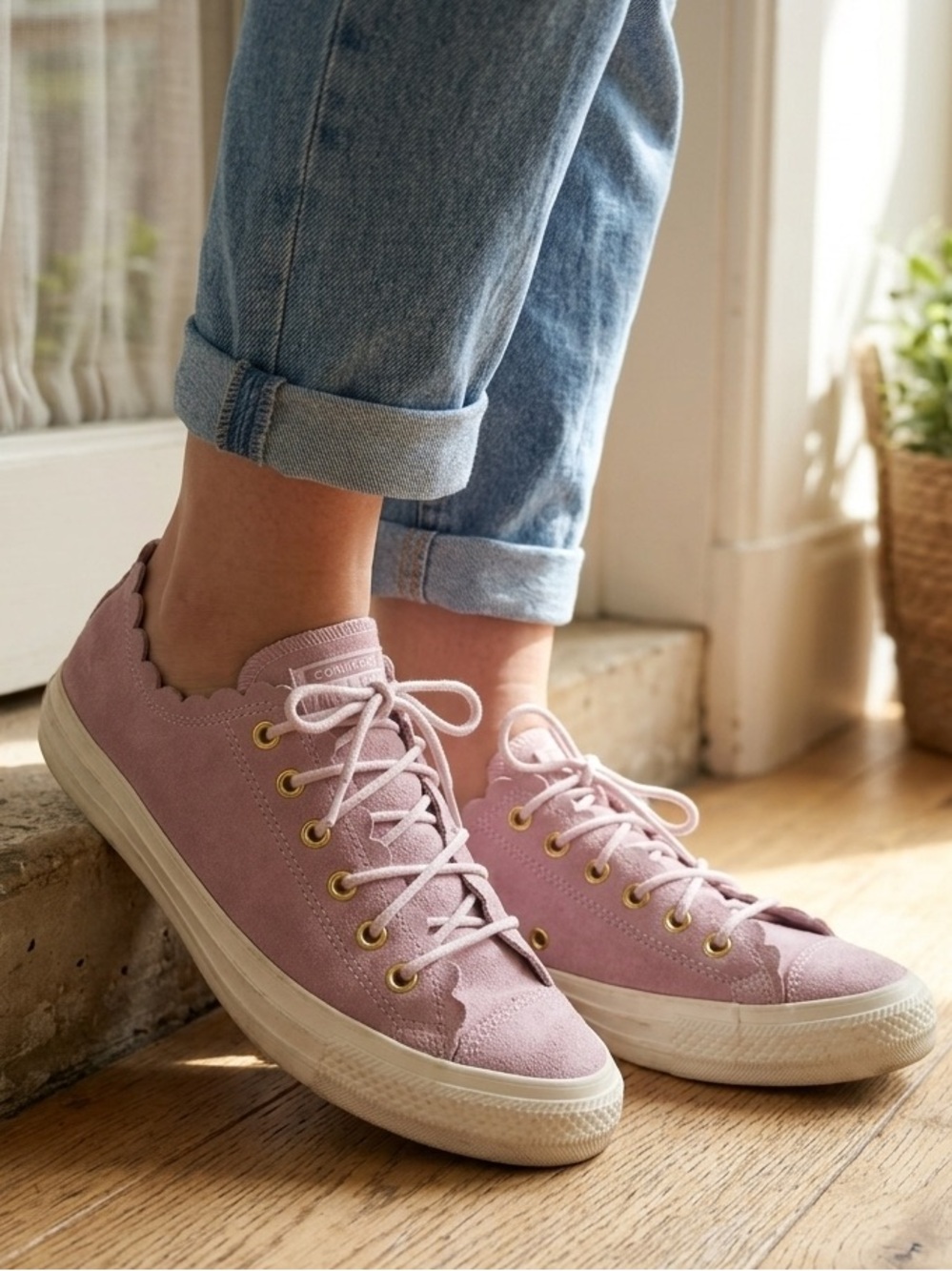 Converse Chuck Taylor All Star Scalloped Suede Low Top Pink Womens 7.5 Casual